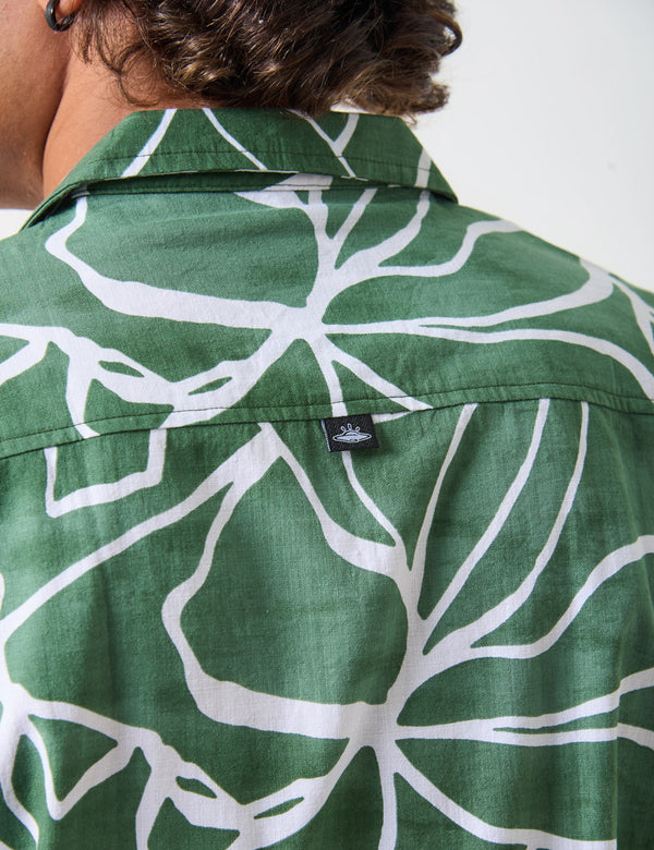 Men’s Plantación Green Short-Sleeve Sport Collar Shirt