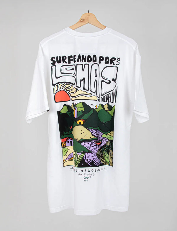 Surfeando por las Lomas de Medellín Unisex Oversize T-Shirt