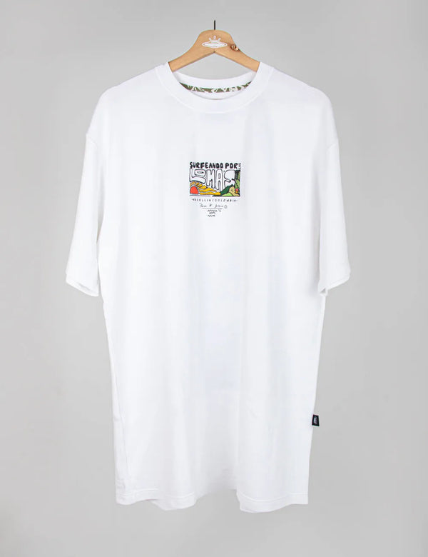 Surfeando por las Lomas de Medellín Unisex Oversize T-Shirt